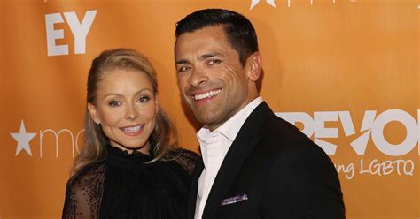 Kelly Ripa shares nude selfie with husband Mark Consuelos